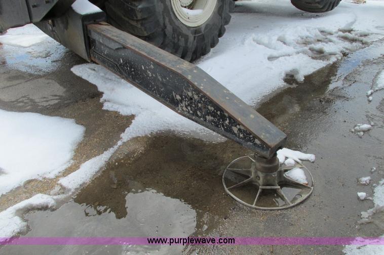 image for item E5051 1985 P & H RT50 rough terrain crane