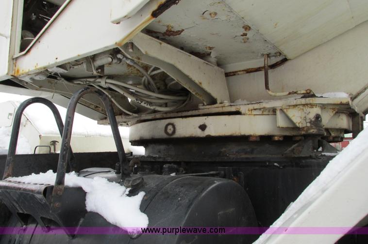 image for item E5051 1985 P & H RT50 rough terrain crane