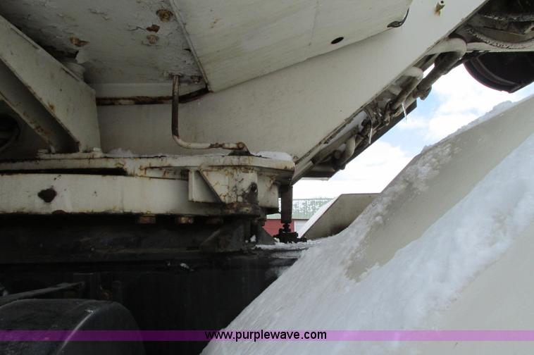 image for item E5051 1985 P & H RT50 rough terrain crane