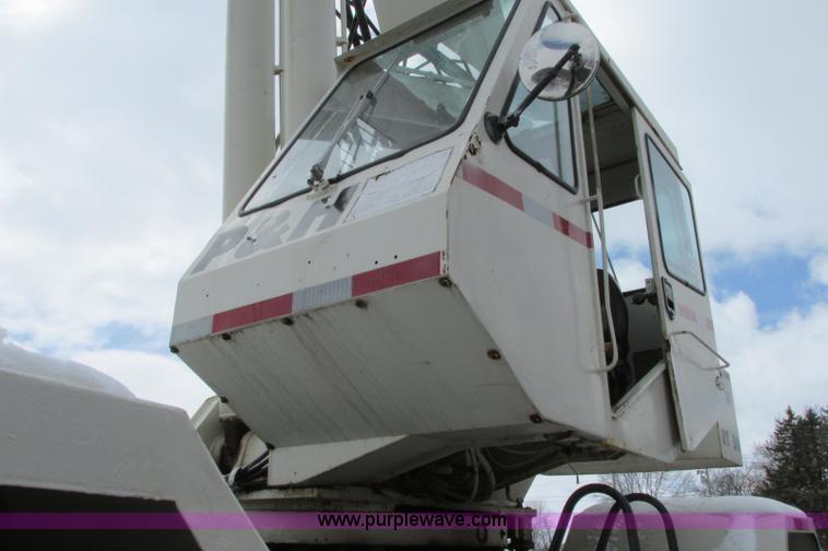 image for item E5051 1985 P & H RT50 rough terrain crane