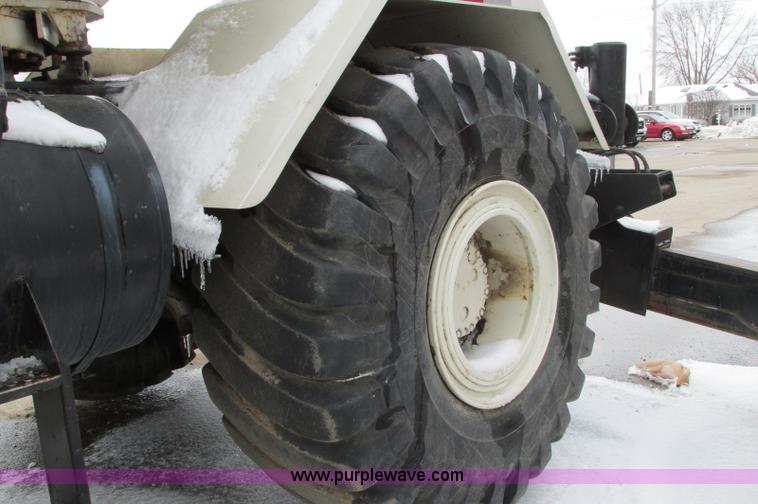 image for item E5051 1985 P & H RT50 rough terrain crane