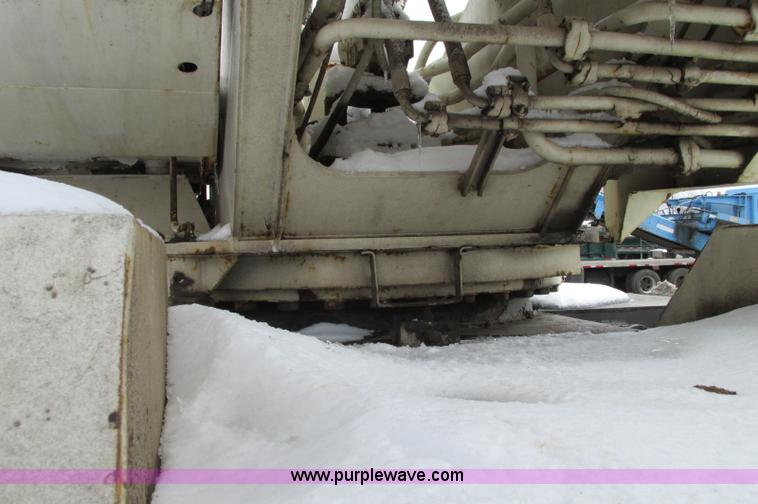 image for item E5051 1985 P & H RT50 rough terrain crane