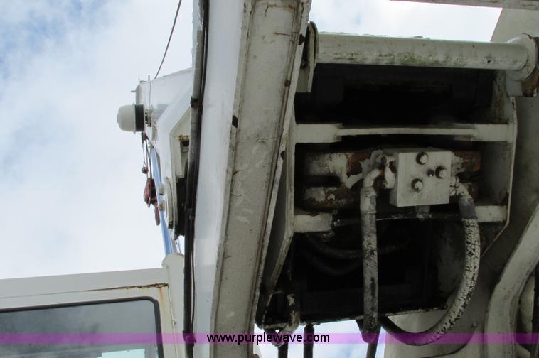 image for item E5051 1985 P & H RT50 rough terrain crane