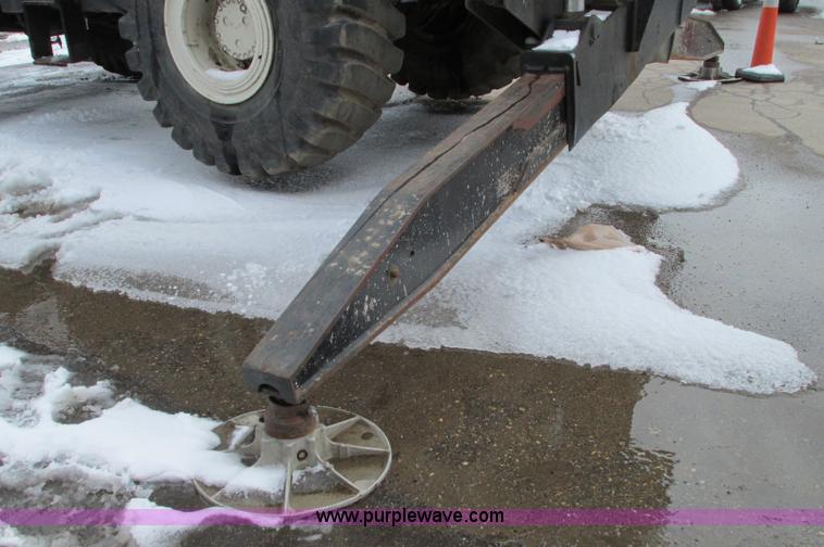 image for item E5051 1985 P & H RT50 rough terrain crane