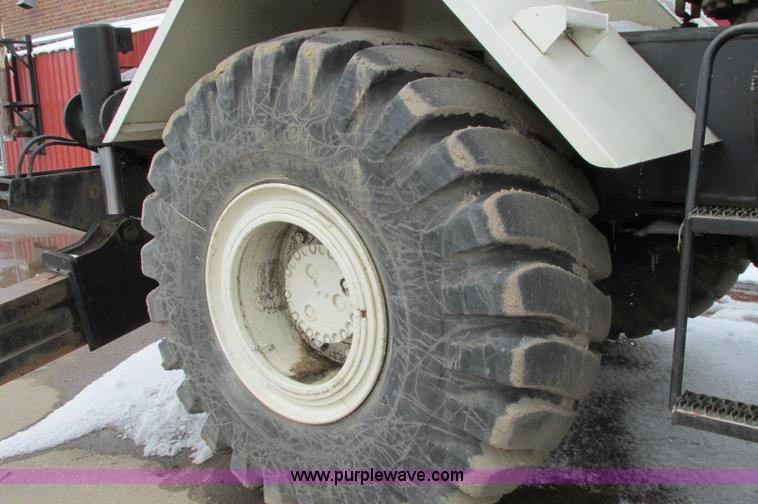 image for item E5051 1985 P & H RT50 rough terrain crane