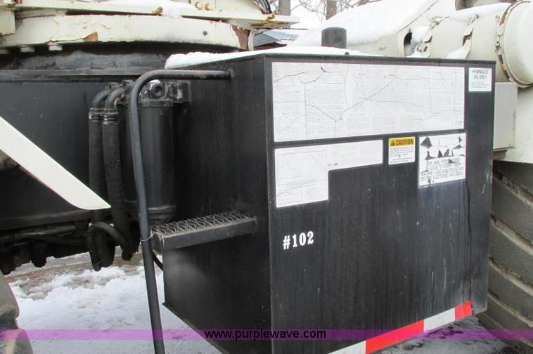 image for item E5051 1985 P & H RT50 rough terrain crane