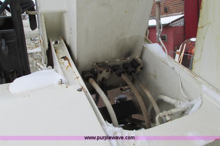 image for item E5051 1985 P & H RT50 rough terrain crane