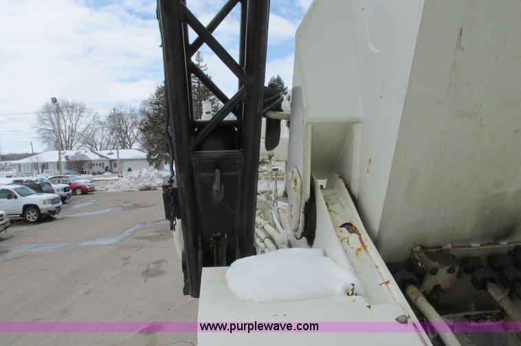 image for item E5051 1985 P & H RT50 rough terrain crane