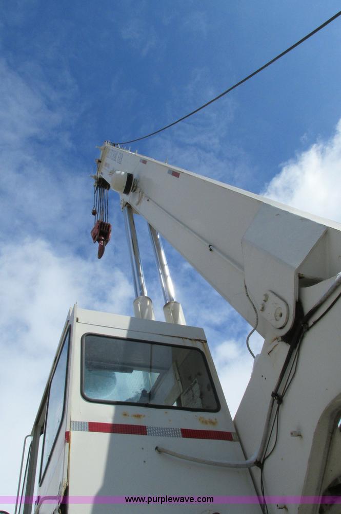 image for item E5051 1985 P & H RT50 rough terrain crane