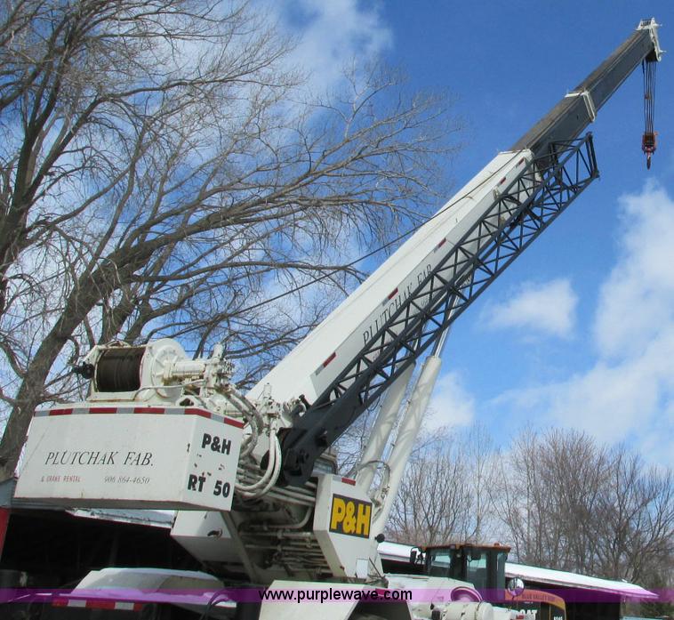 image for item E5051 1985 P & H RT50 rough terrain crane