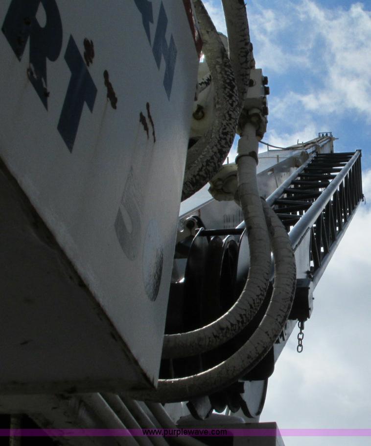 image for item E5051 1985 P & H RT50 rough terrain crane