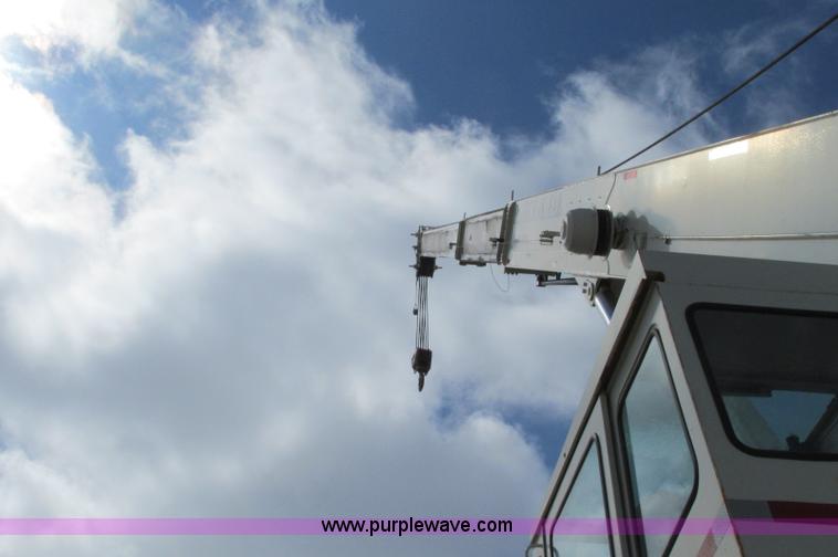 image for item E5051 1985 P & H RT50 rough terrain crane