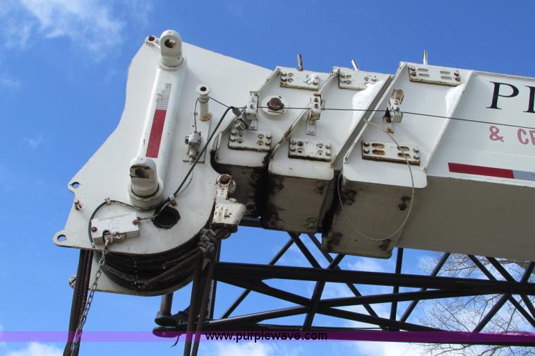 image for item E5051 1985 P & H RT50 rough terrain crane