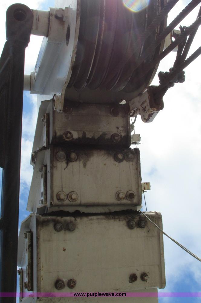 image for item E5051 1985 P & H RT50 rough terrain crane