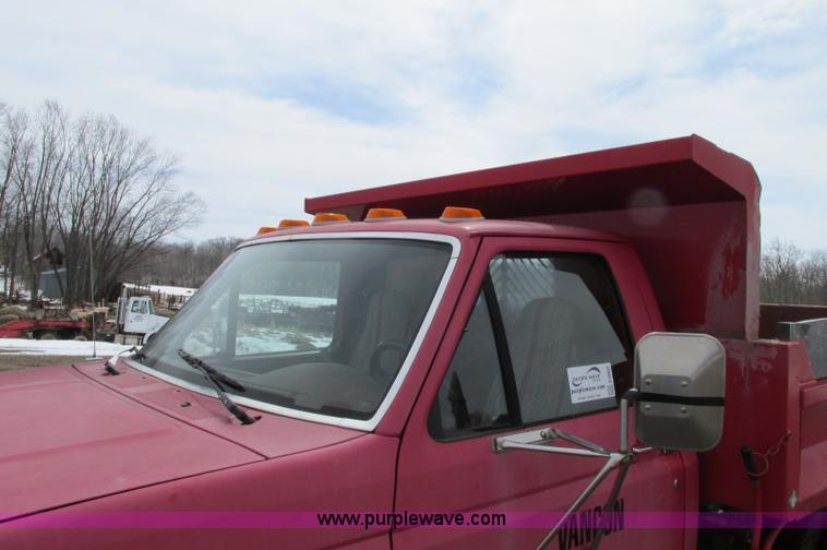 image for item E5057 1994 Ford F350 XLT dump truck