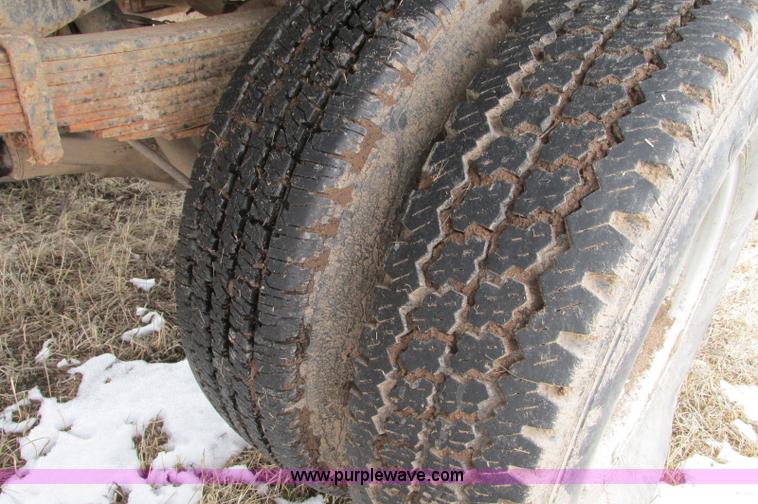 image for item E5057 1994 Ford F350 XLT dump truck