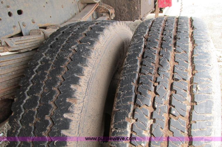 image for item E5057 1994 Ford F350 XLT dump truck