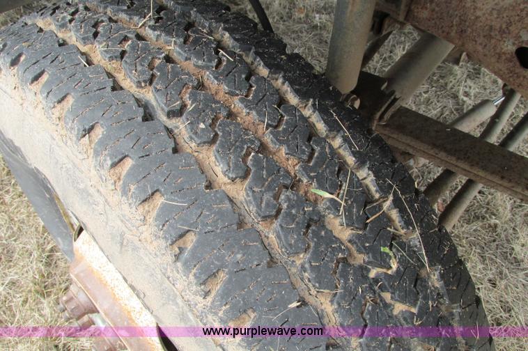 image for item E5057 1994 Ford F350 XLT dump truck