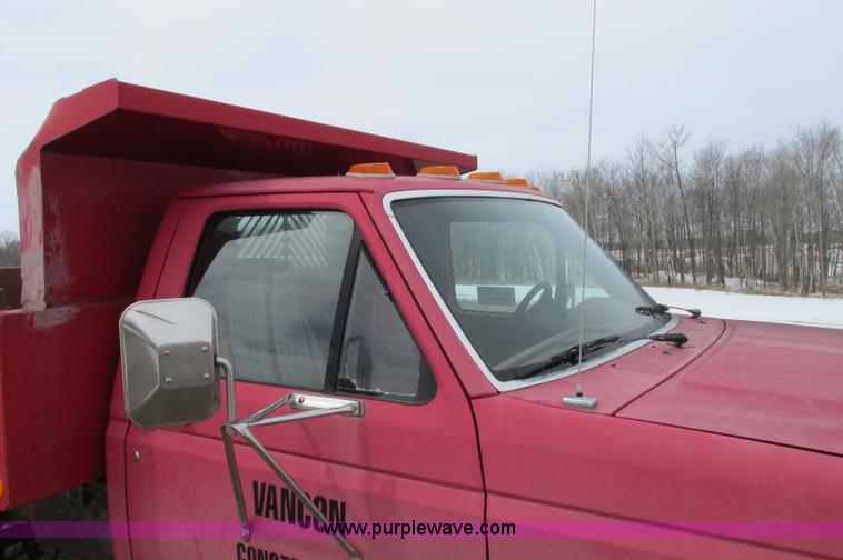 image for item E5057 1994 Ford F350 XLT dump truck
