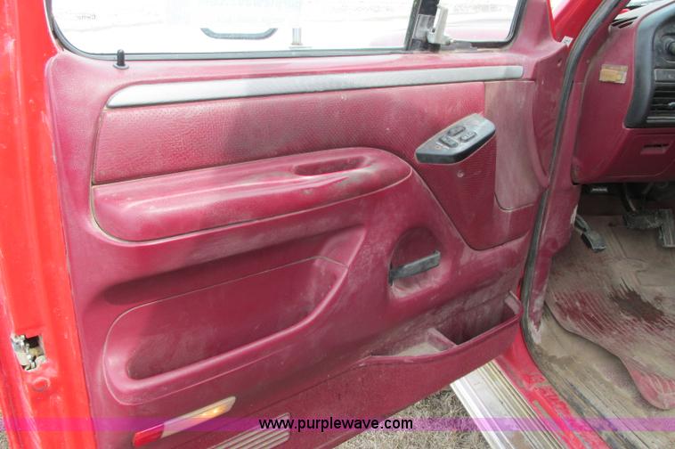 image for item E5057 1994 Ford F350 XLT dump truck