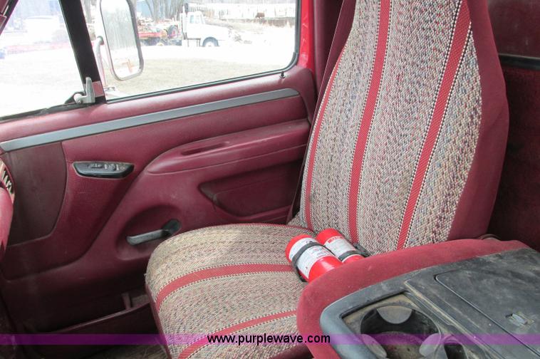 image for item E5057 1994 Ford F350 XLT dump truck