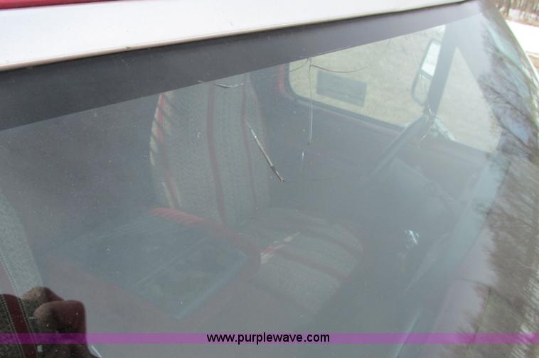 image for item E5057 1994 Ford F350 XLT dump truck