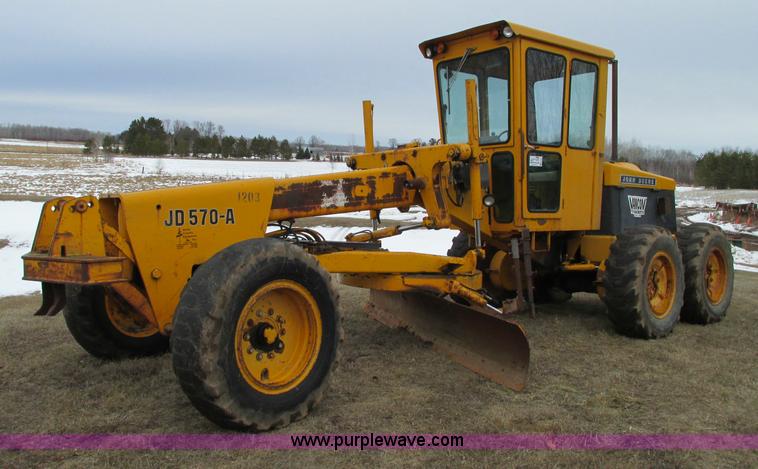 image for item E5061 1975 John Deere 570A motor grader