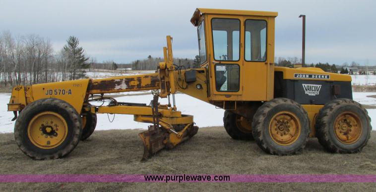image for item E5061 1975 John Deere 570A motor grader