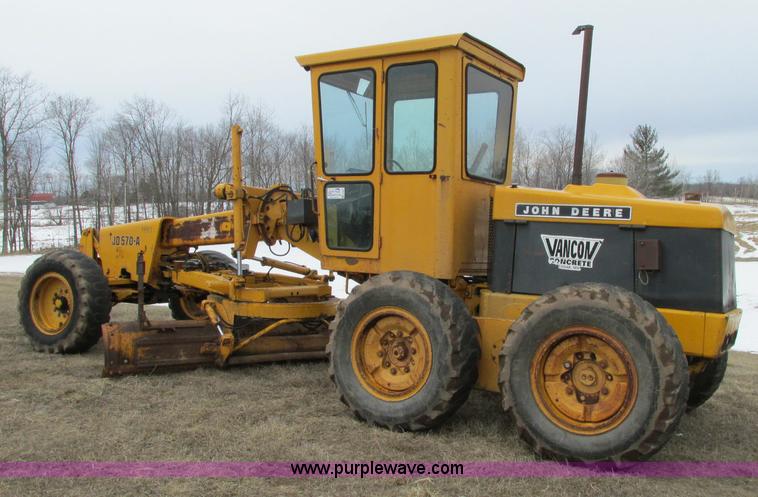 image for item E5061 1975 John Deere 570A motor grader
