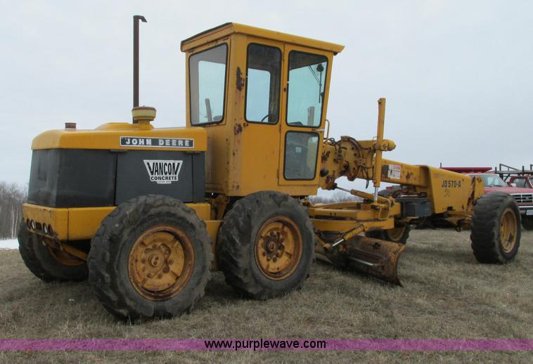 image for item E5061 1975 John Deere 570A motor grader