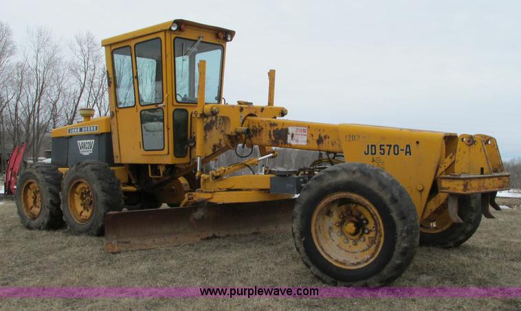image for item E5061 1975 John Deere 570A motor grader