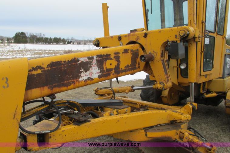 image for item E5061 1975 John Deere 570A motor grader