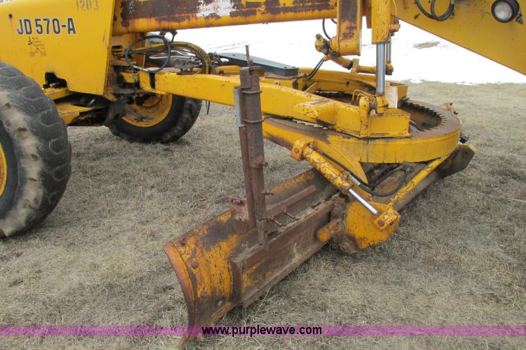 image for item E5061 1975 John Deere 570A motor grader