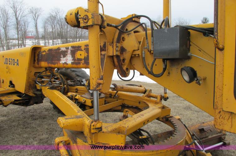 image for item E5061 1975 John Deere 570A motor grader