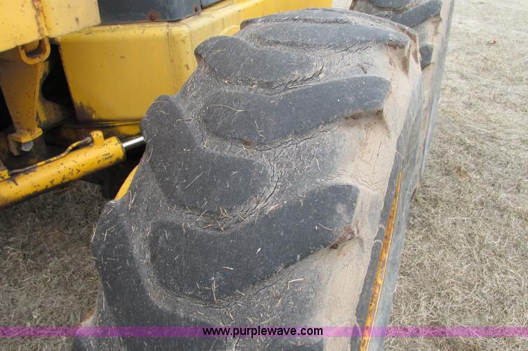 image for item E5061 1975 John Deere 570A motor grader