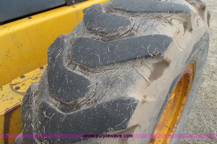 image for item E5061 1975 John Deere 570A motor grader