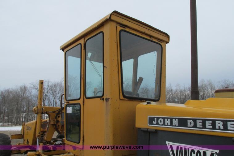 image for item E5061 1975 John Deere 570A motor grader