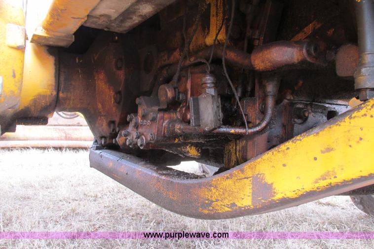 image for item E5061 1975 John Deere 570A motor grader