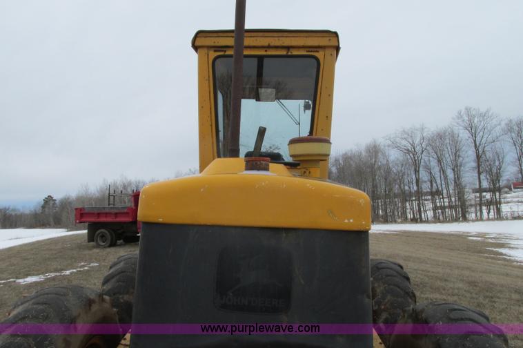 image for item E5061 1975 John Deere 570A motor grader