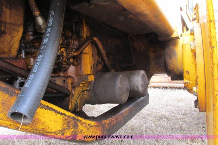 image for item E5061 1975 John Deere 570A motor grader