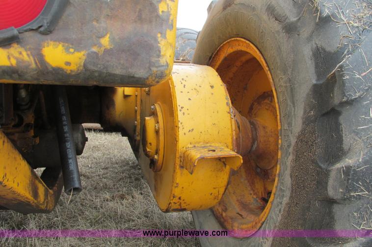 image for item E5061 1975 John Deere 570A motor grader