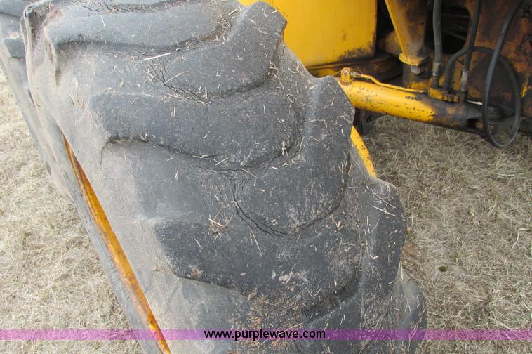 image for item E5061 1975 John Deere 570A motor grader