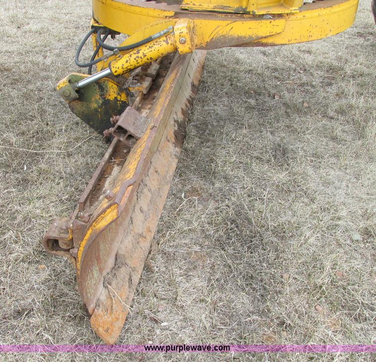 image for item E5061 1975 John Deere 570A motor grader