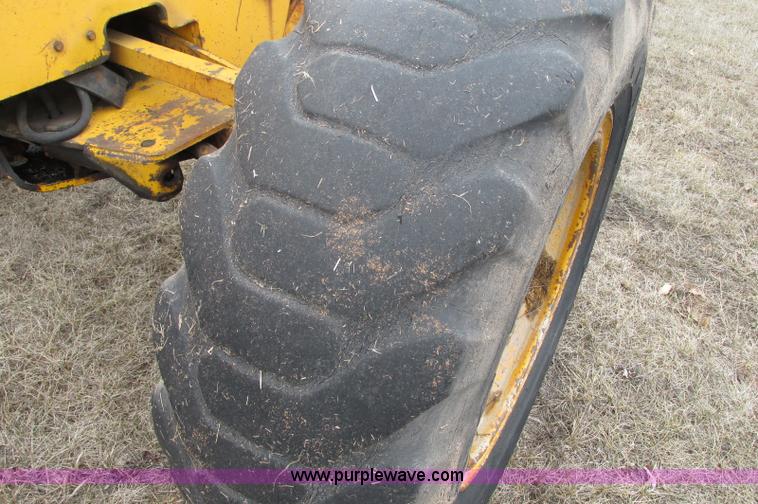 image for item E5061 1975 John Deere 570A motor grader