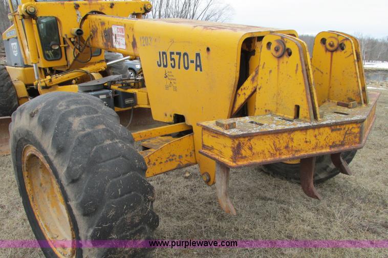 image for item E5061 1975 John Deere 570A motor grader