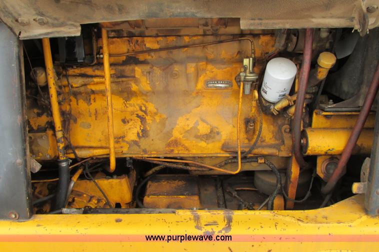 image for item E5061 1975 John Deere 570A motor grader