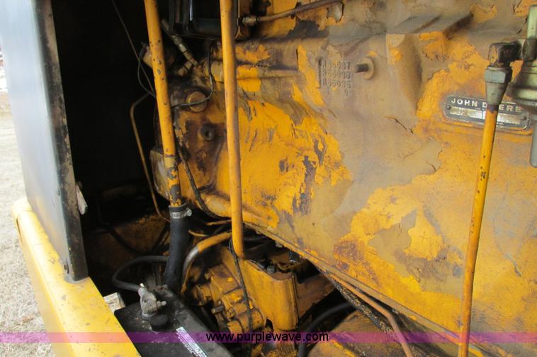 image for item E5061 1975 John Deere 570A motor grader