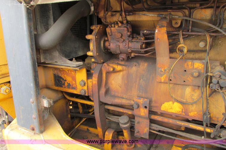 image for item E5061 1975 John Deere 570A motor grader