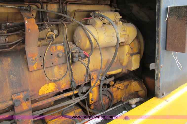 image for item E5061 1975 John Deere 570A motor grader