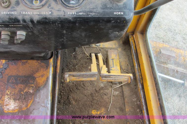 image for item E5061 1975 John Deere 570A motor grader